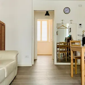 https://milano-bocconi-navigli-10.it-lombardy.com